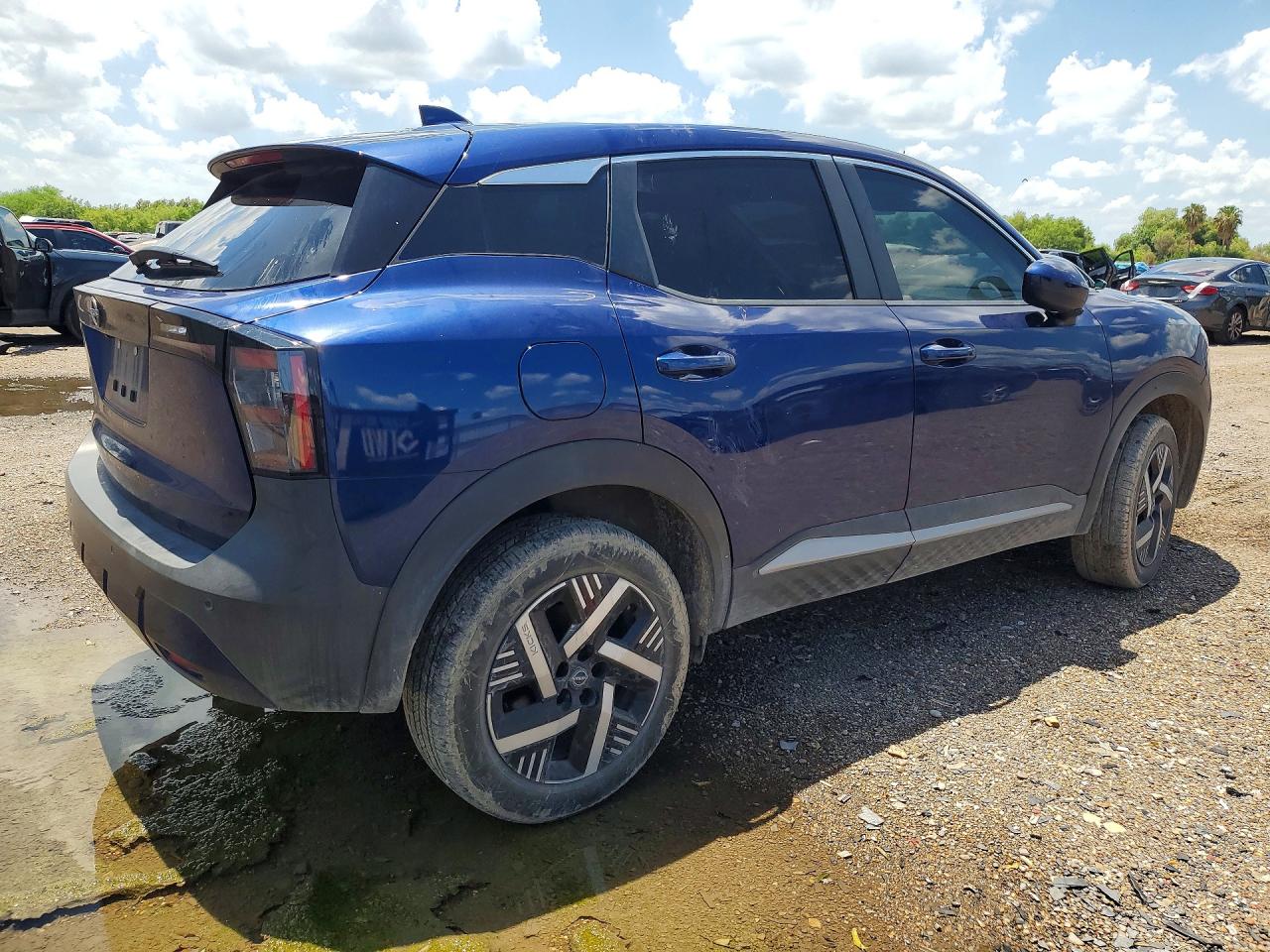 2025 NISSAN KICKS