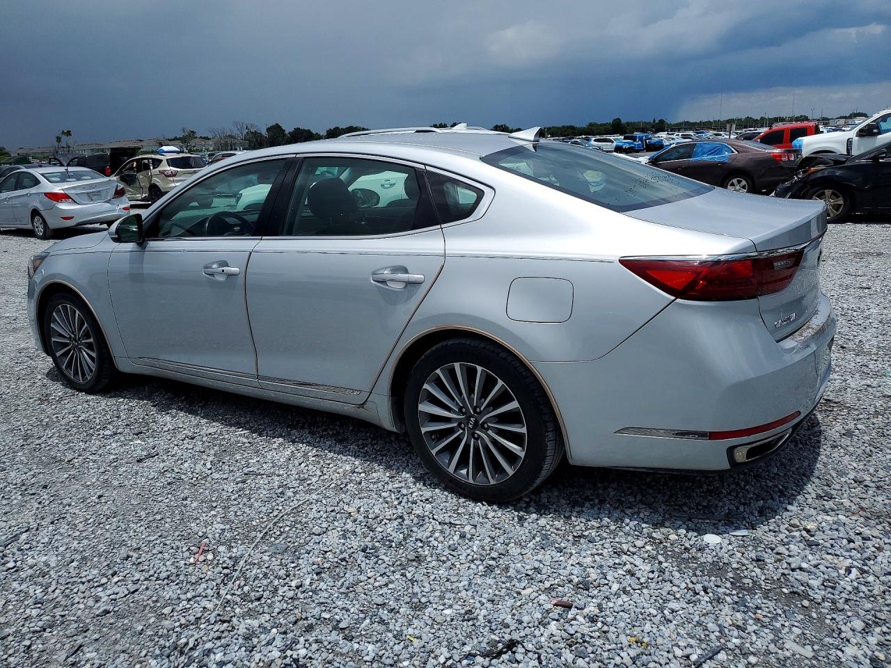 2017 KIA CADENZA
