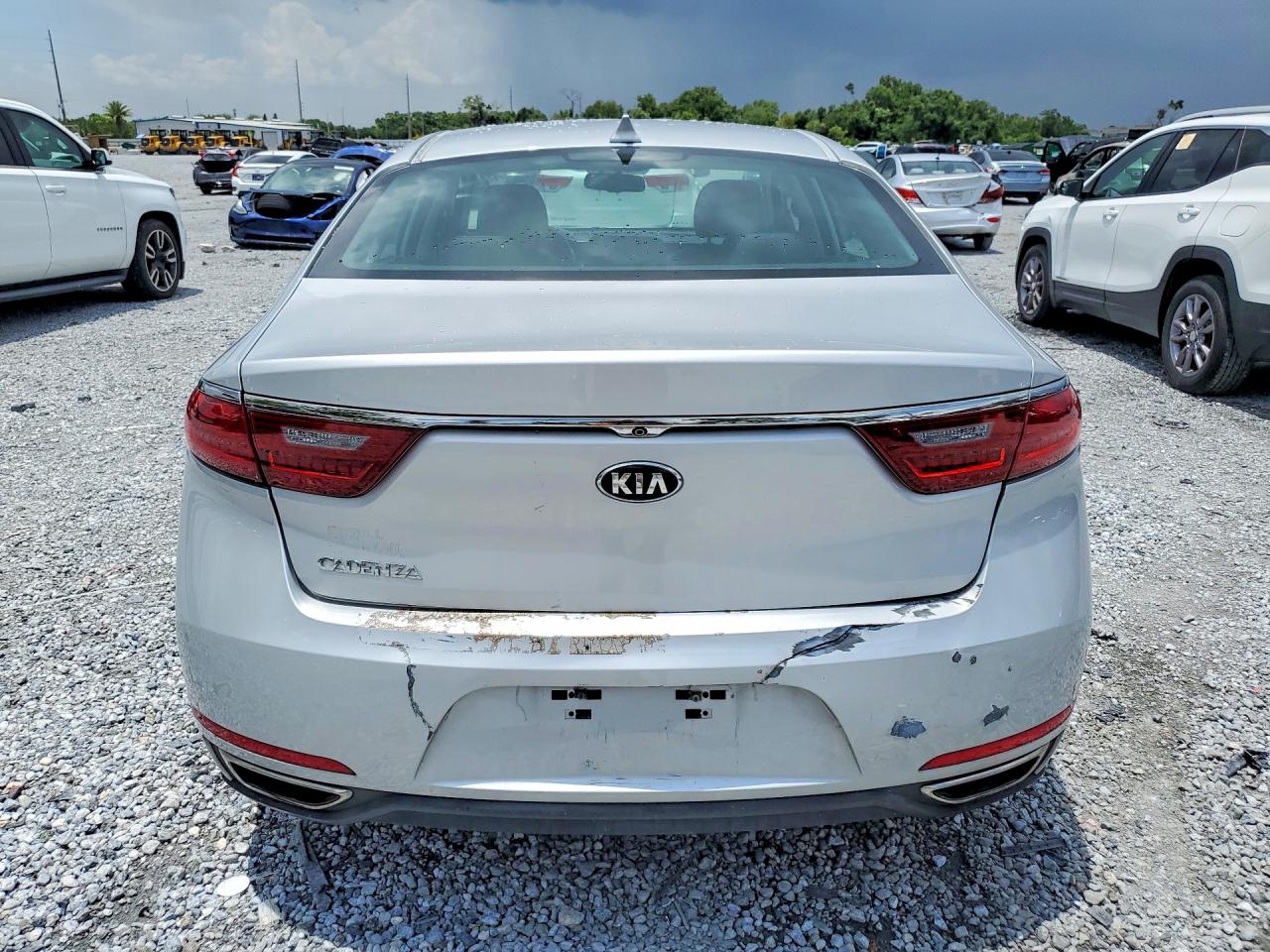 2017 KIA CADENZA