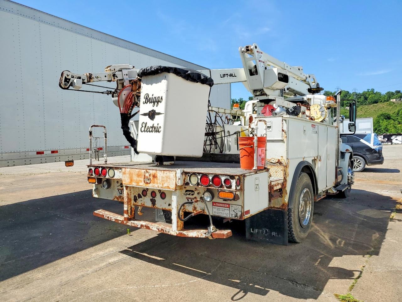 2005 INTERNATIONAL 4000 SERIE