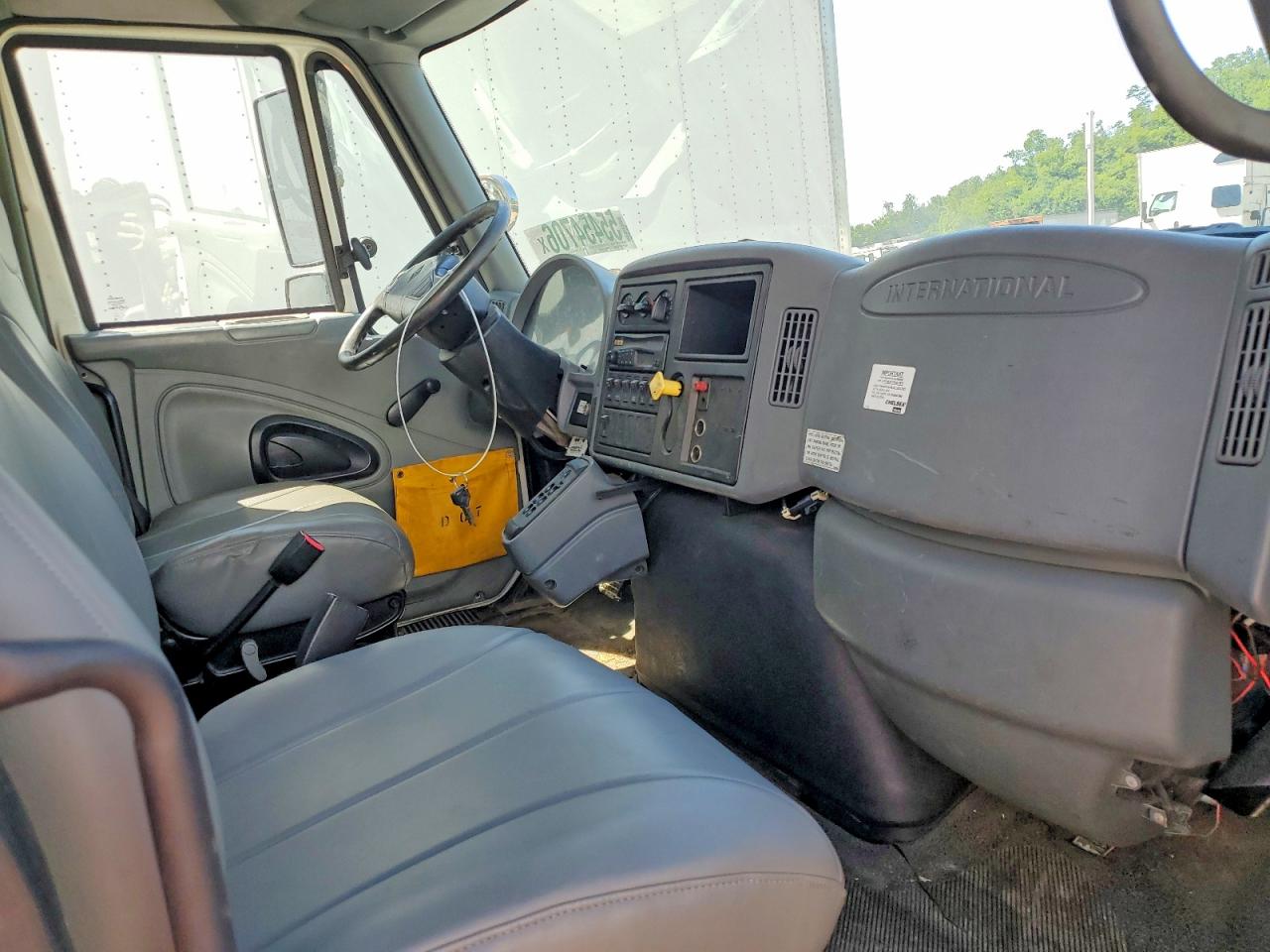 2005 INTERNATIONAL 4000 SERIE