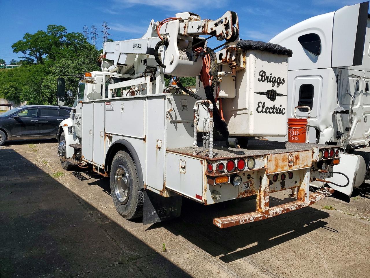 2005 INTERNATIONAL 4000 SERIE