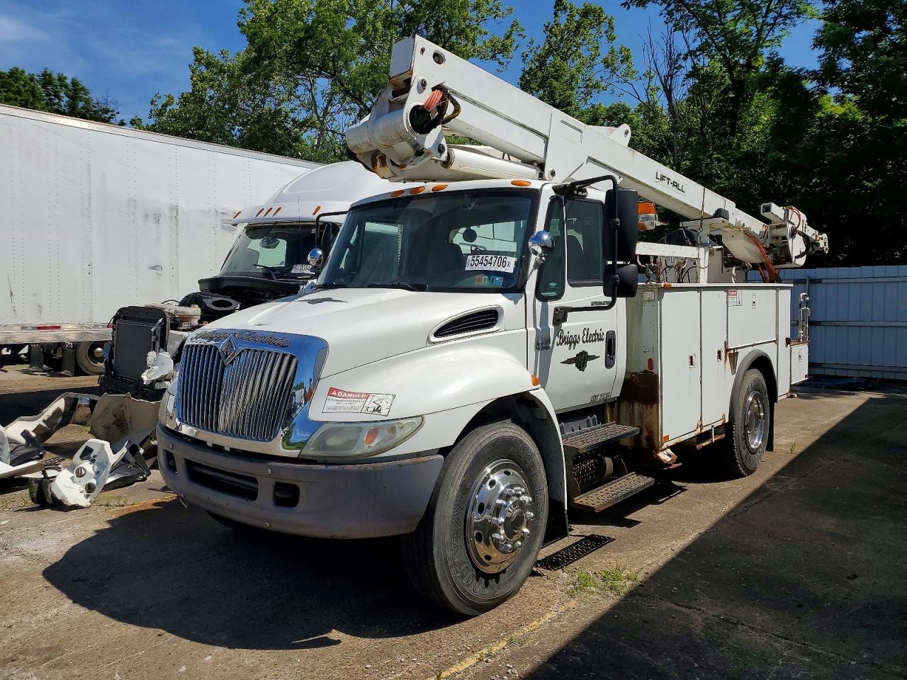 2005 INTERNATIONAL 4000 SERIE