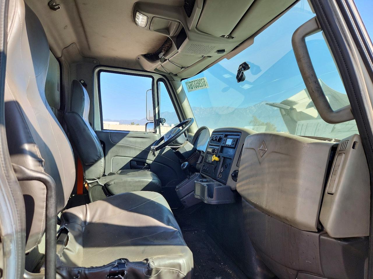 2016 INTERNATIONAL 4000 SERIE
