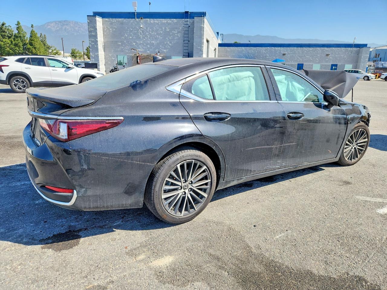 2025 LEXUS ES300