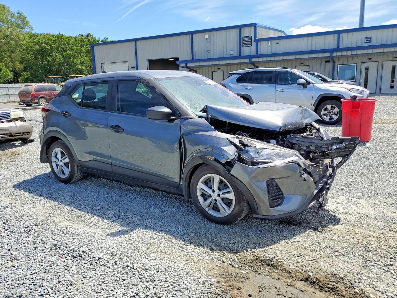 2024 NISSAN KICKS