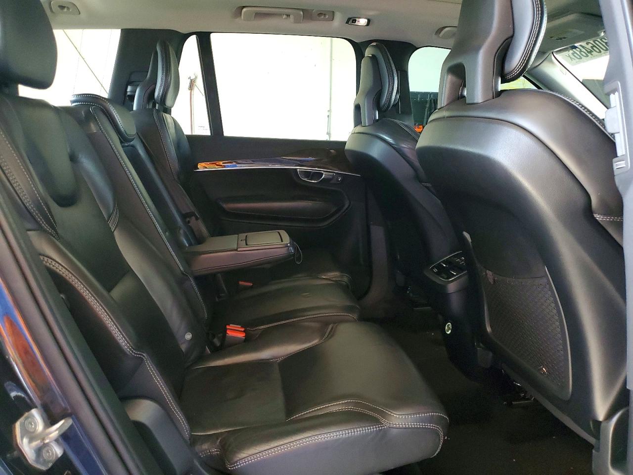 2016 VOLVO XC90