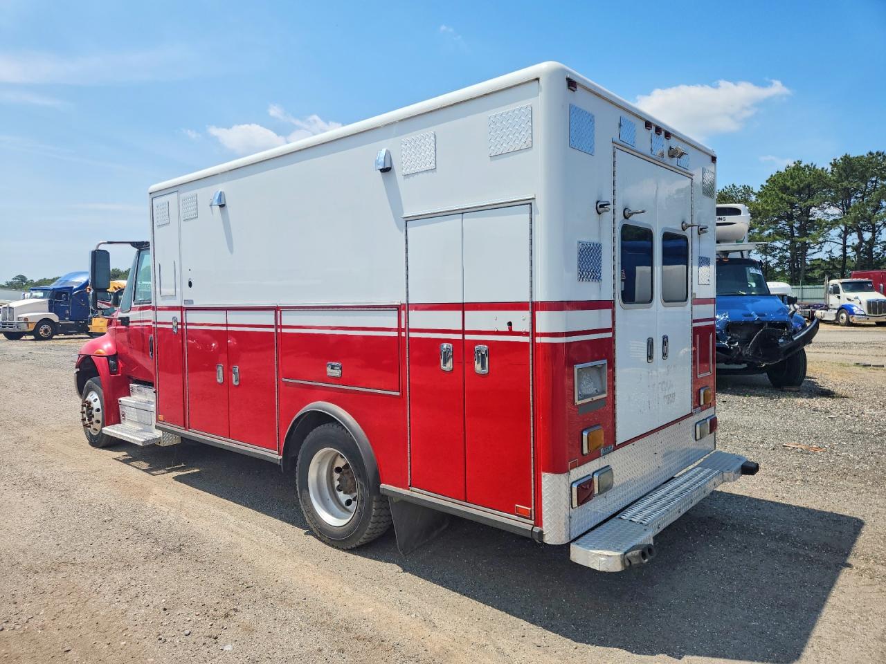 2011 INTERNATIONAL 4000 SERIE