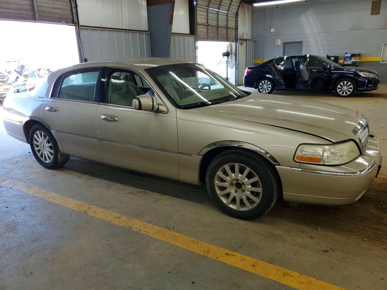 2006 LINCOLN TOWNCAR