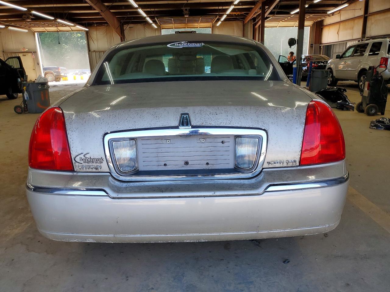 2006 LINCOLN TOWNCAR