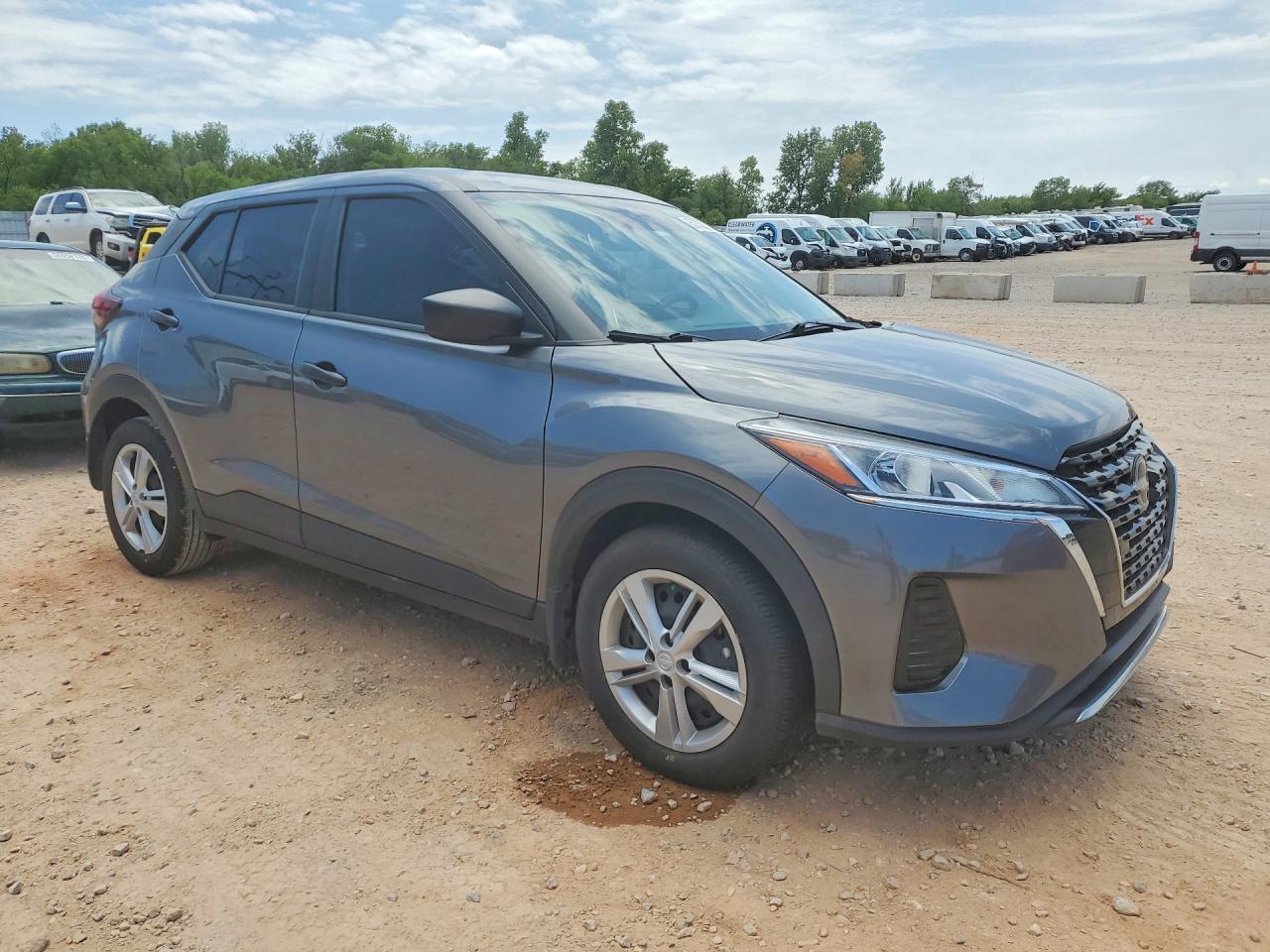 2023 NISSAN KICKS