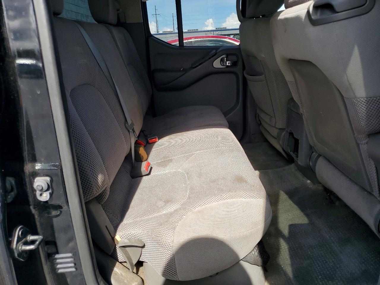 2011 NISSAN FRONTIER