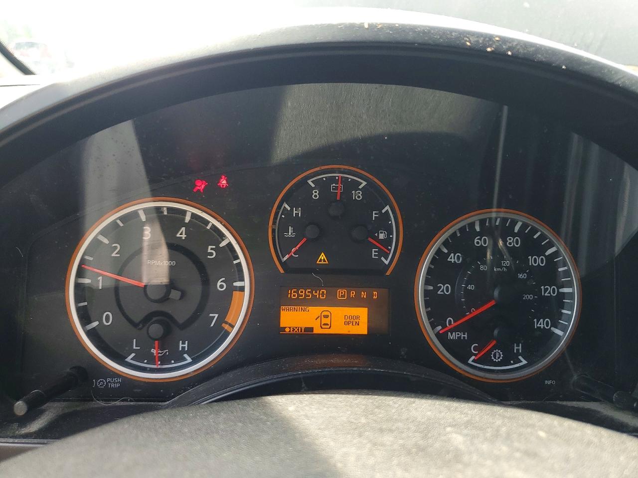 2014 NISSAN TITAN