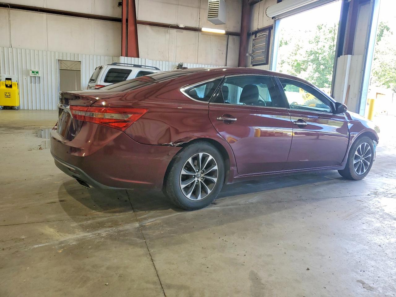 2016 TOYOTA AVALON