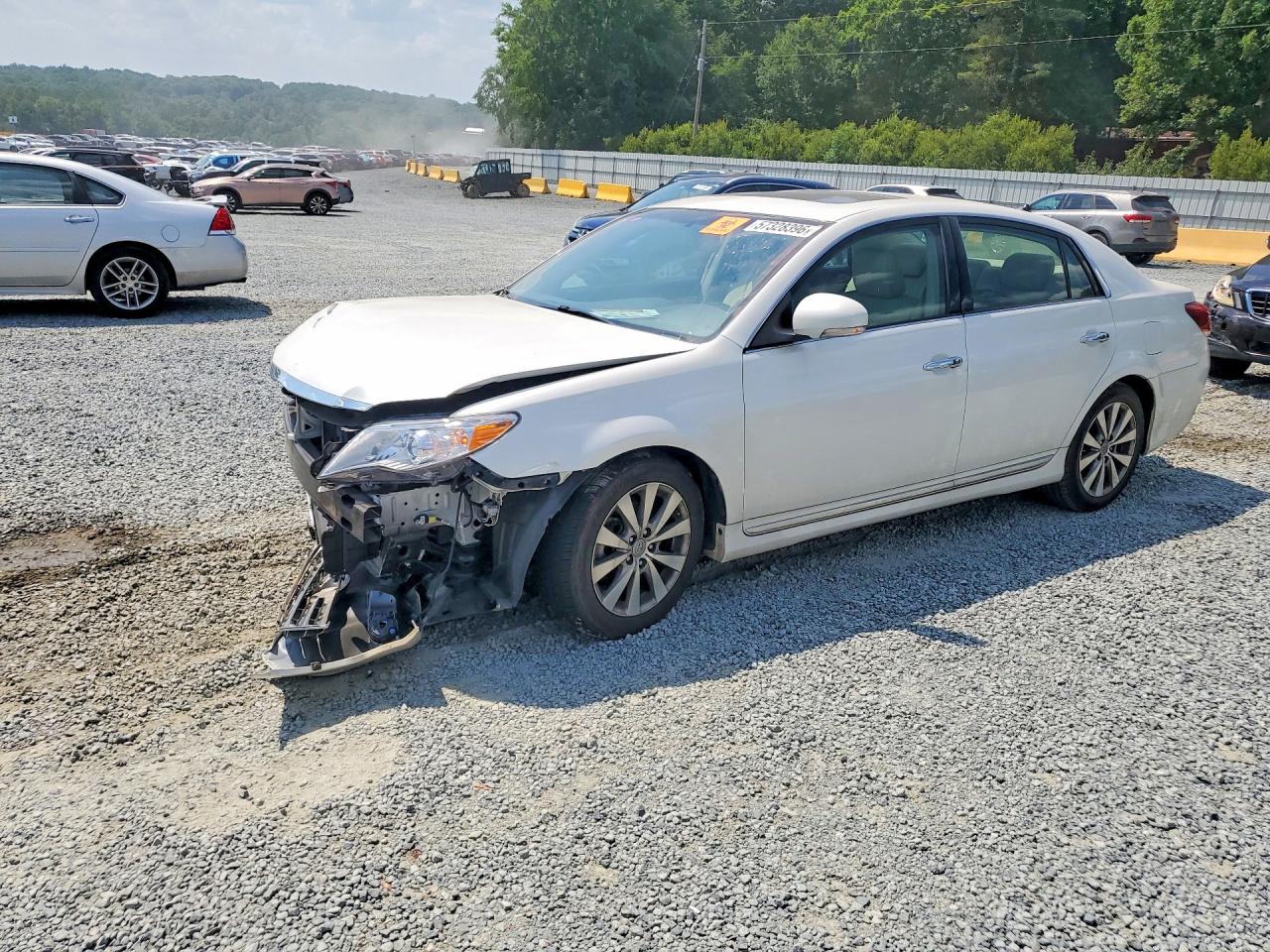 2011 TOYOTA AVALON
