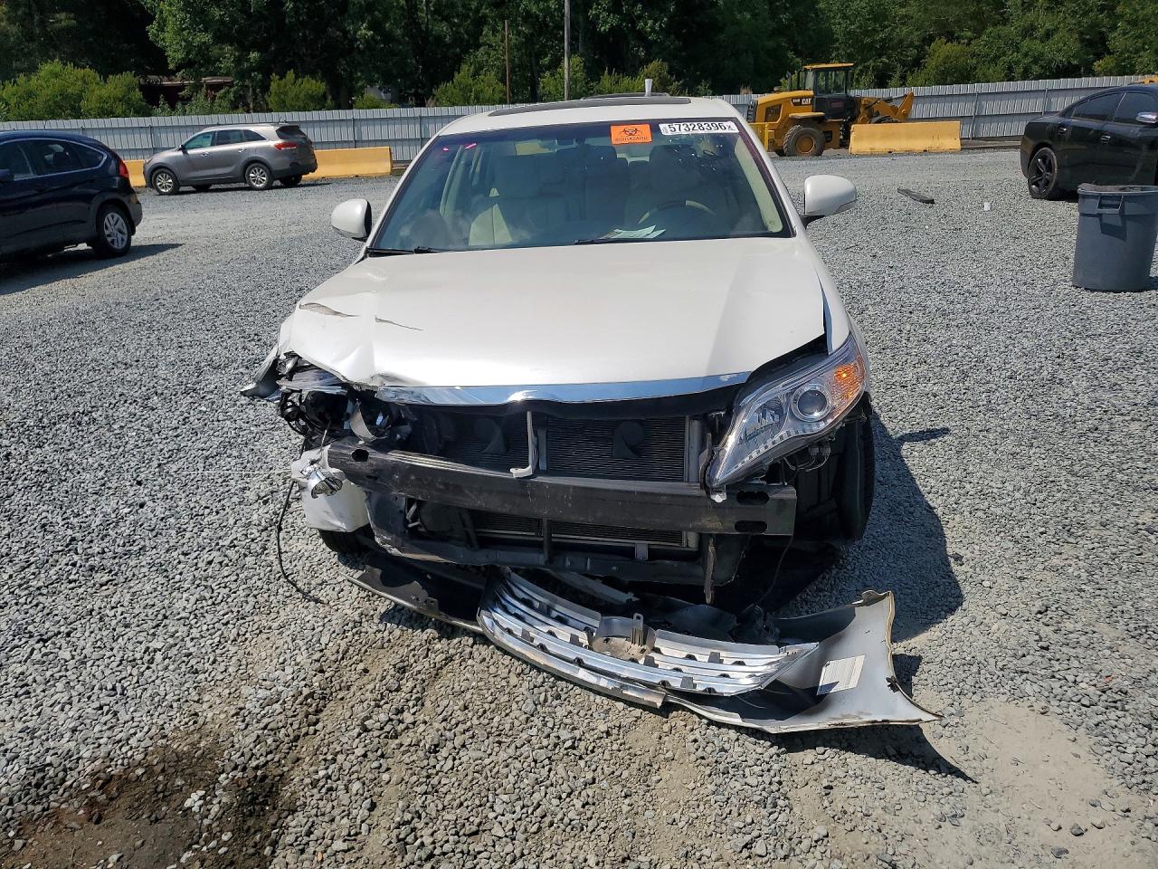 2011 TOYOTA AVALON