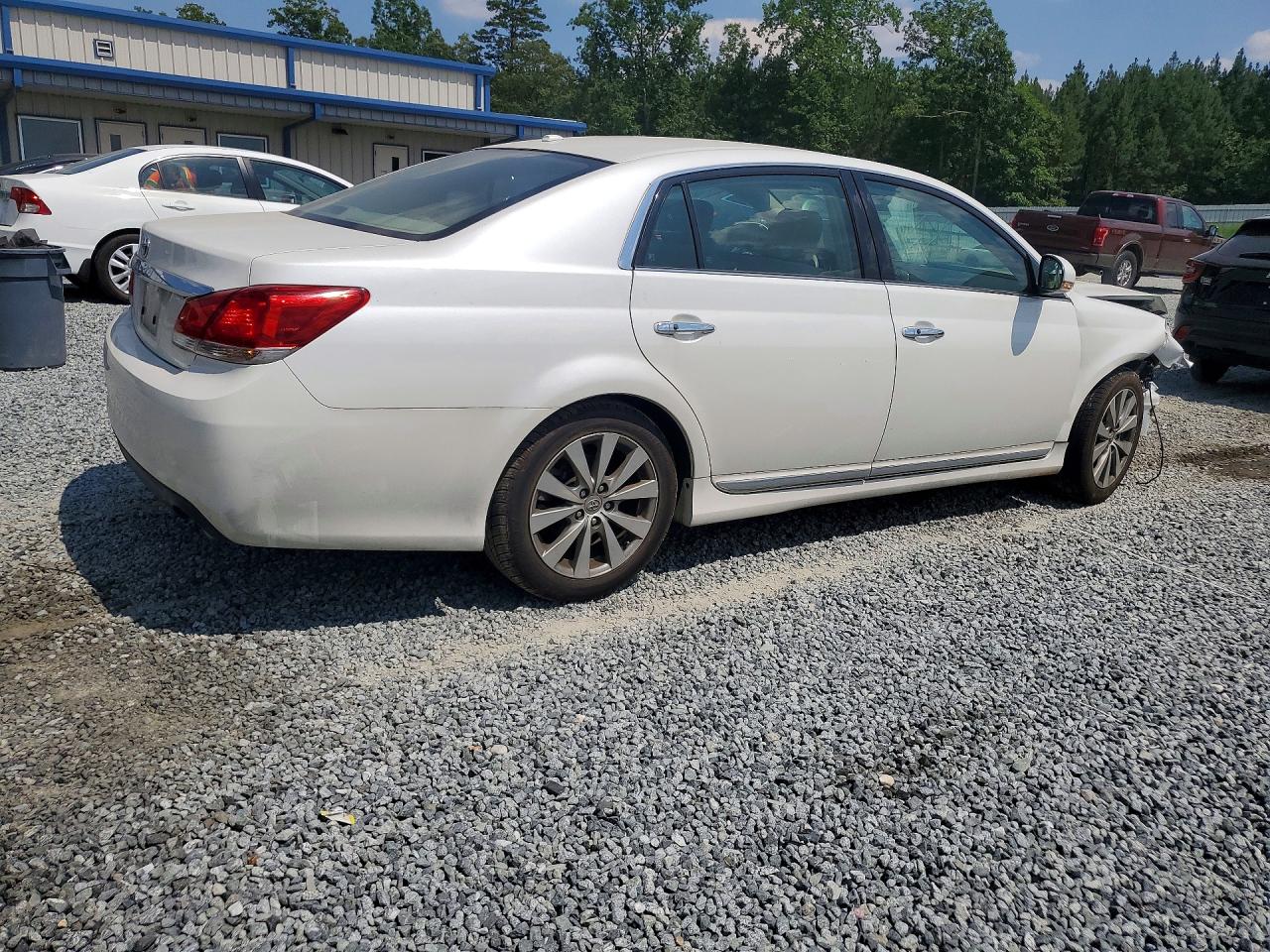 2011 TOYOTA AVALON