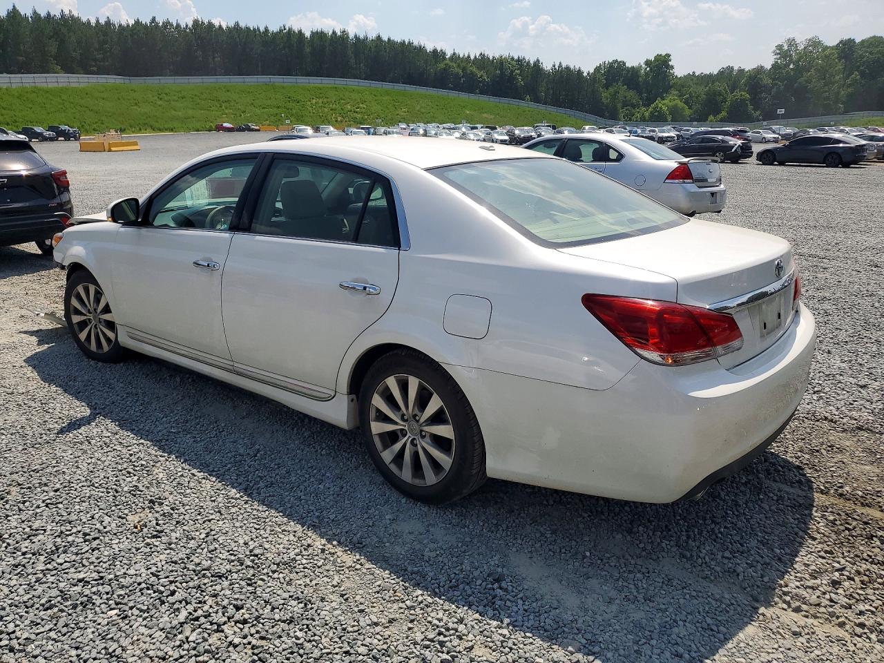 2011 TOYOTA AVALON