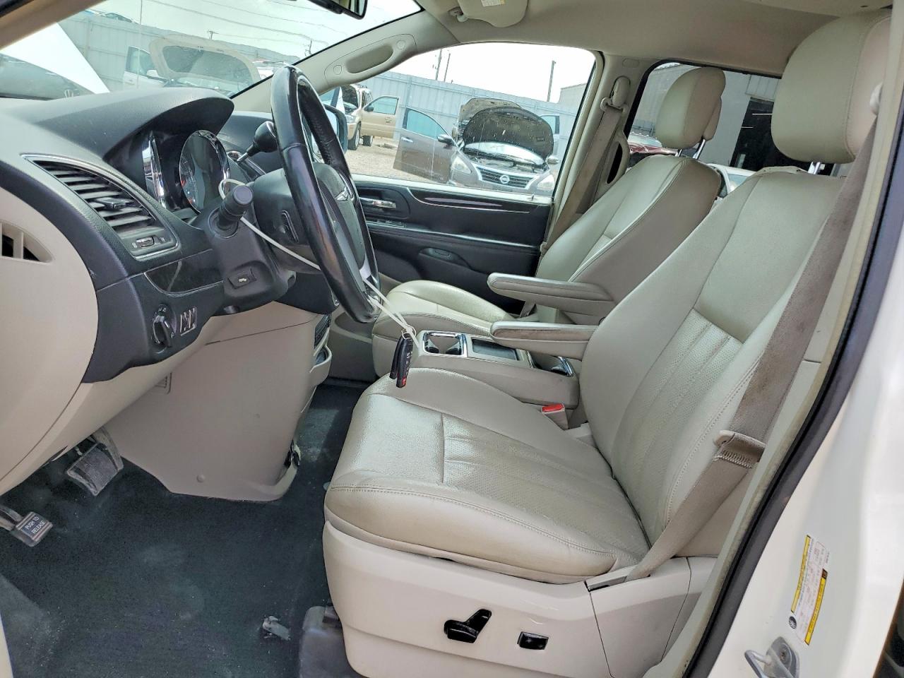2011 CHRYSLER MINIVAN