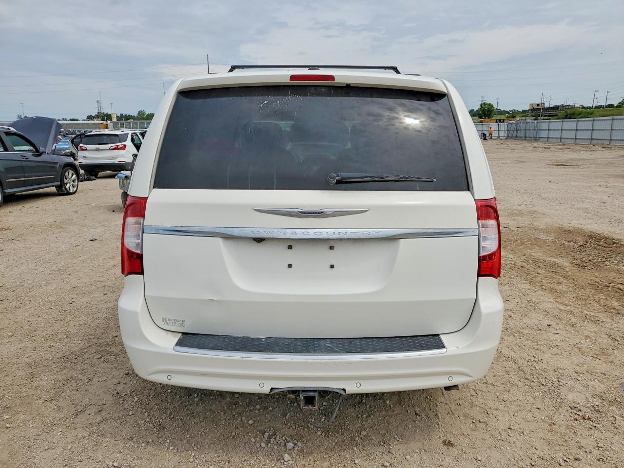 2011 CHRYSLER MINIVAN
