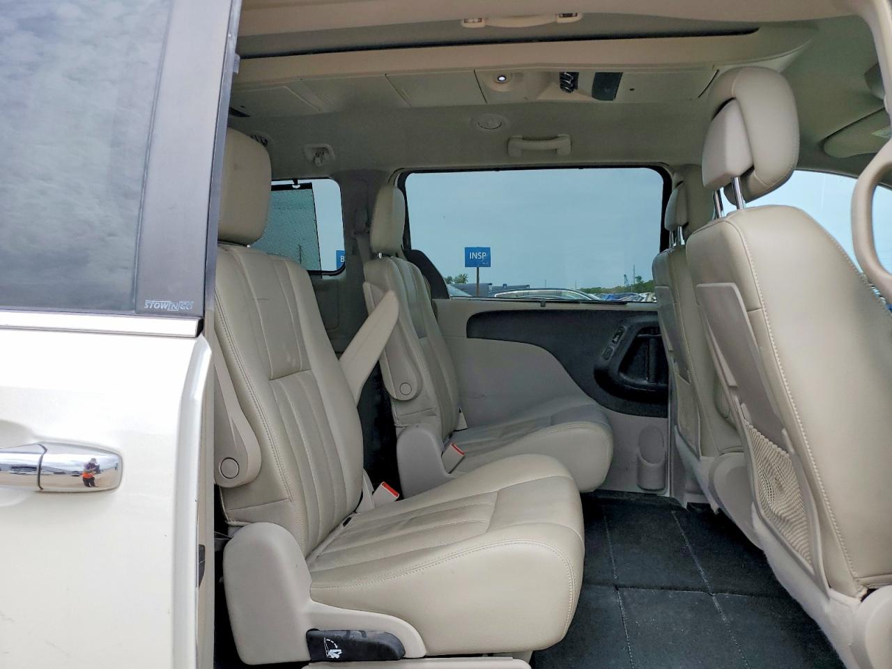 2011 CHRYSLER MINIVAN