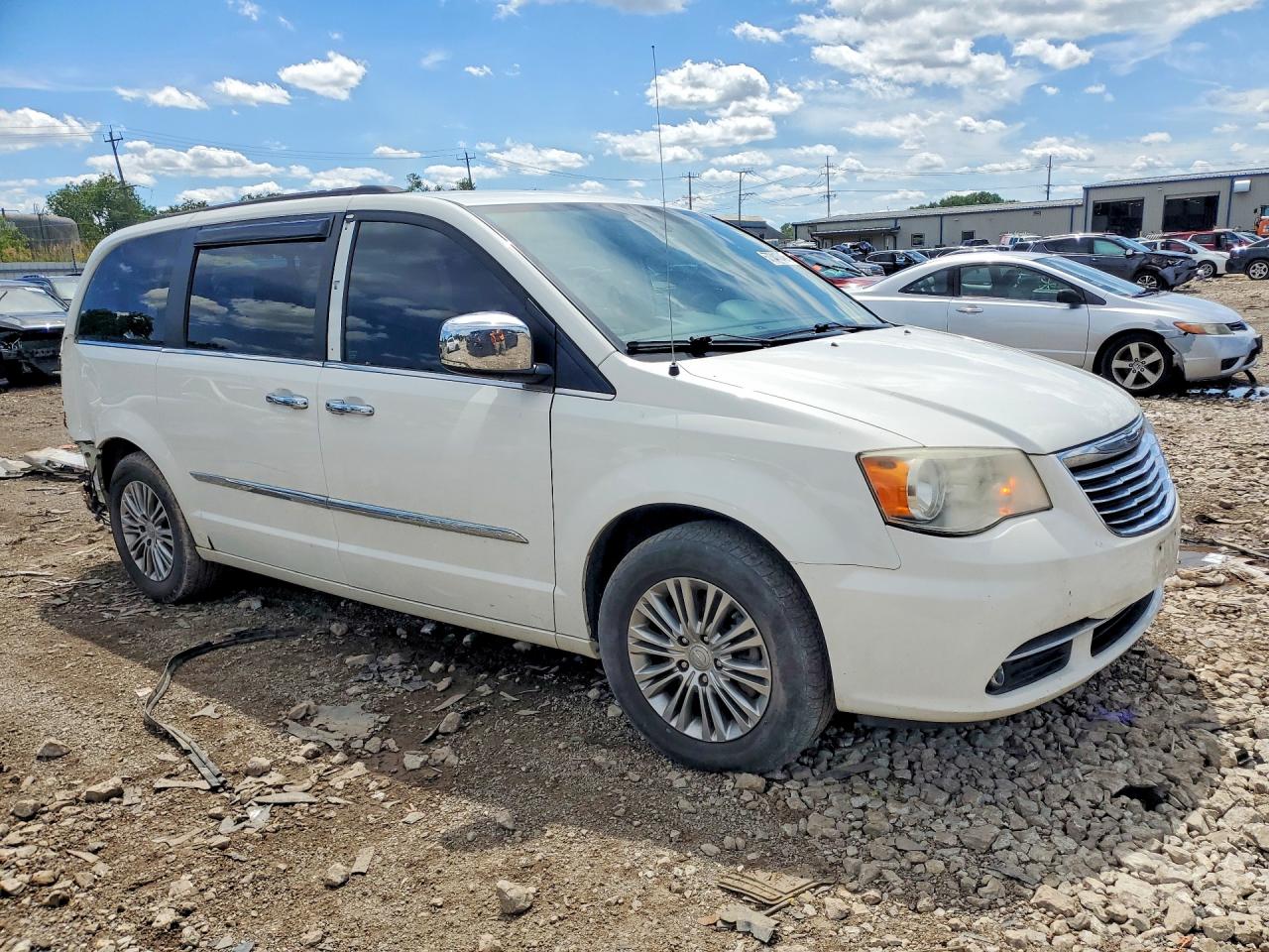 2013 CHRYSLER TOWN & C