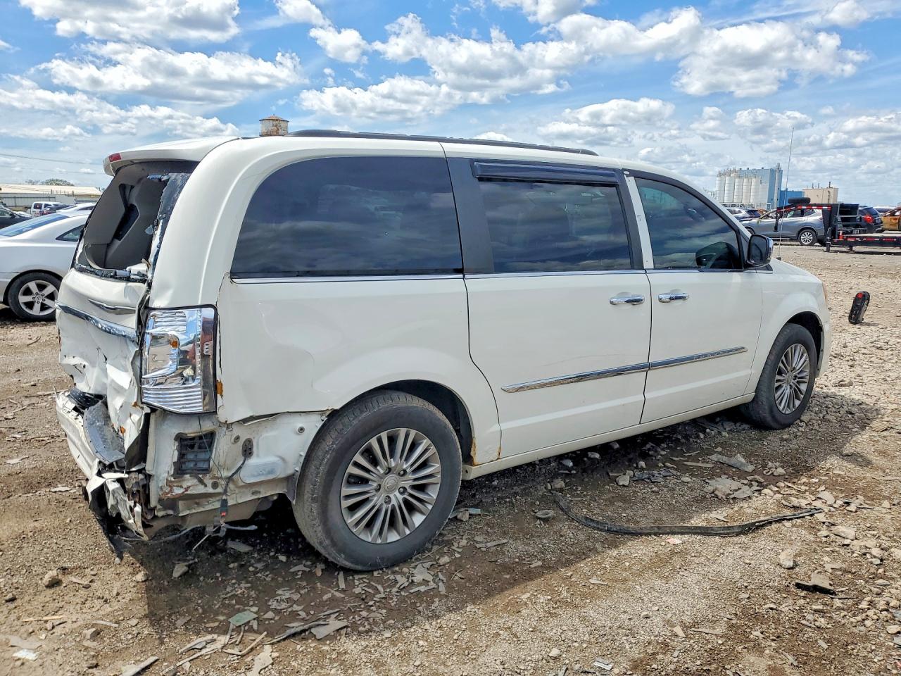 2013 CHRYSLER TOWN & C