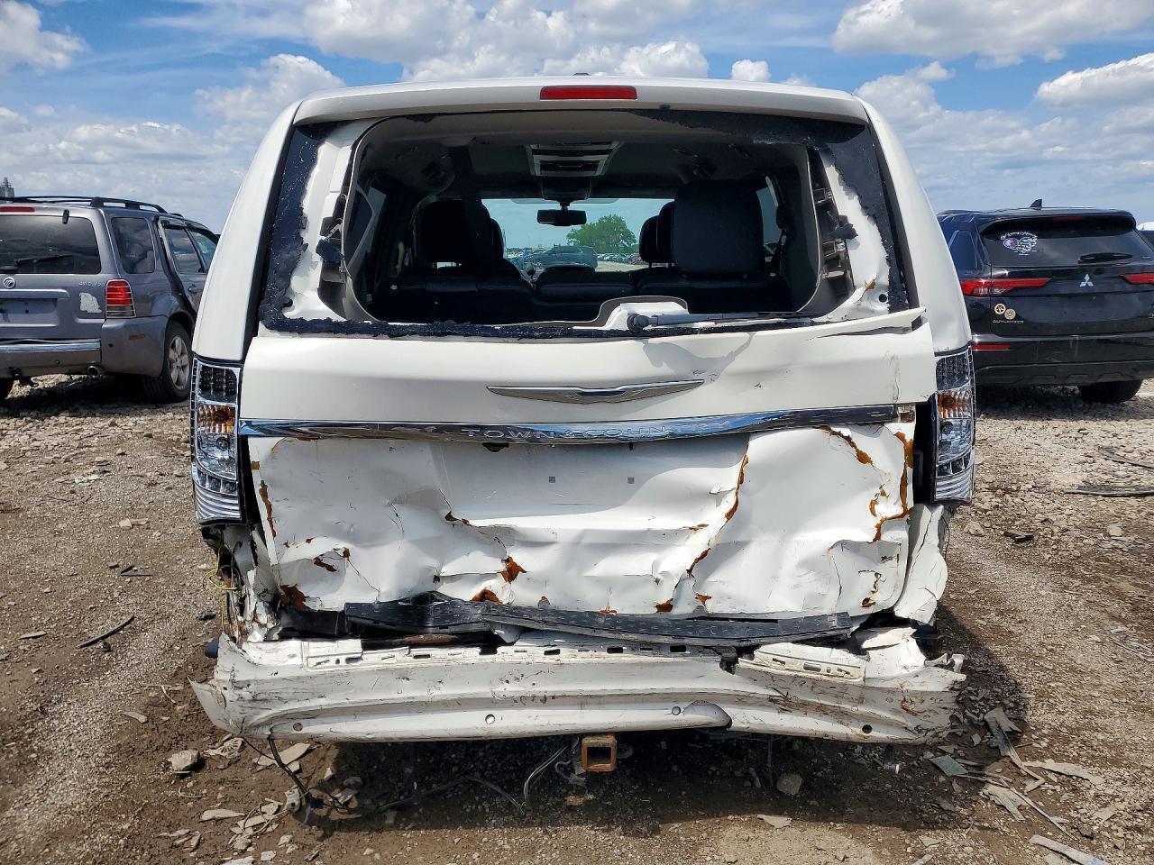 2013 CHRYSLER TOWN & C