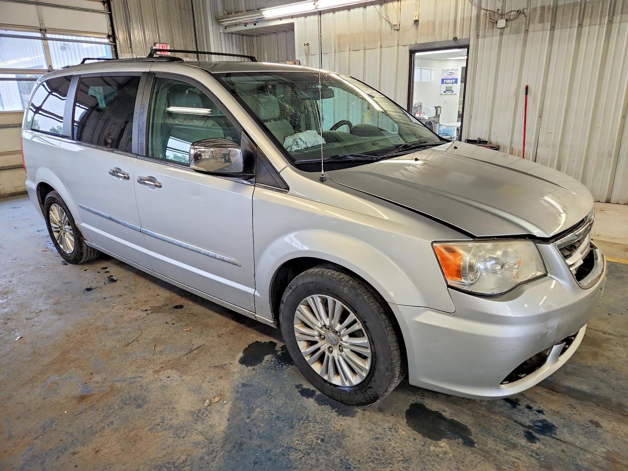 2012 CHRYSLER MINIVAN