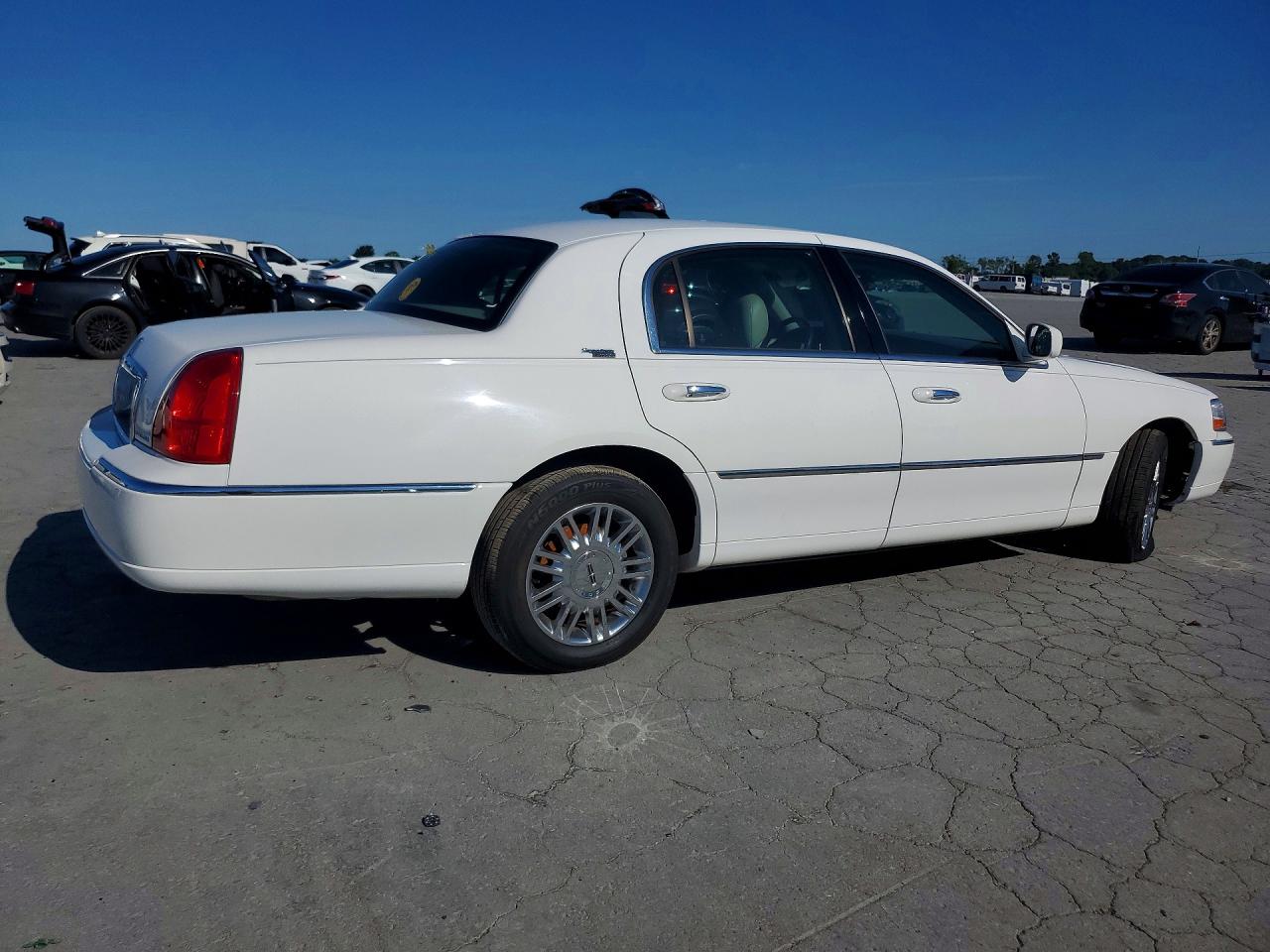 2009 LINCOLN TOWNCAR