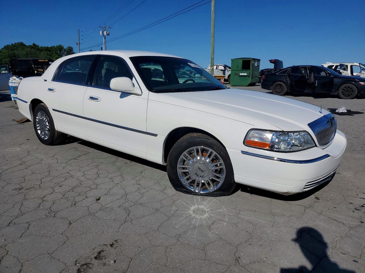 2009 LINCOLN TOWNCAR
