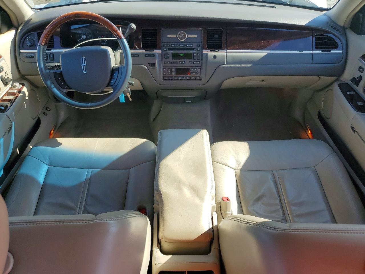 2009 LINCOLN TOWNCAR