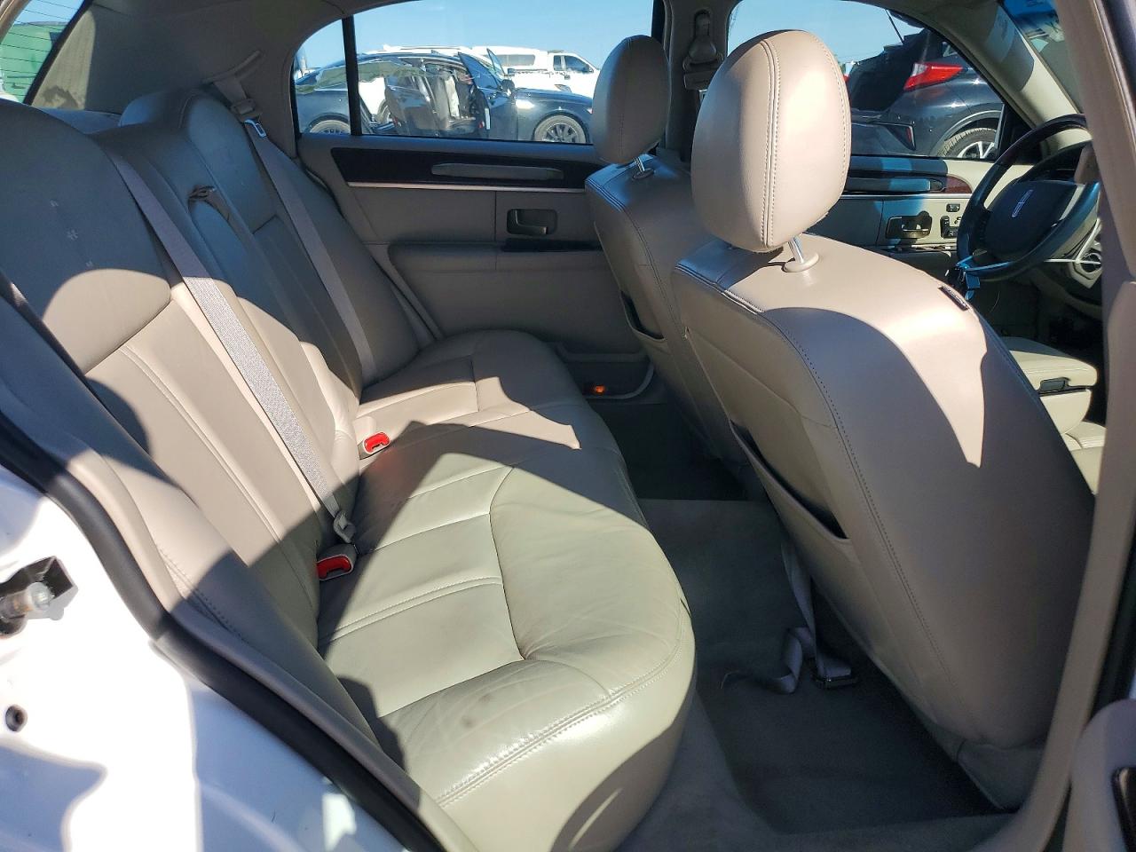 2009 LINCOLN TOWNCAR