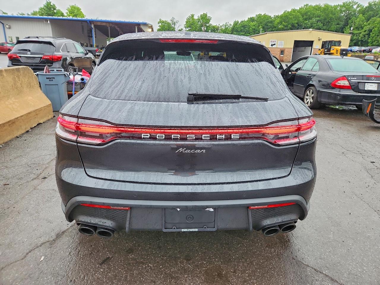 2025 PORSCHE MACAN