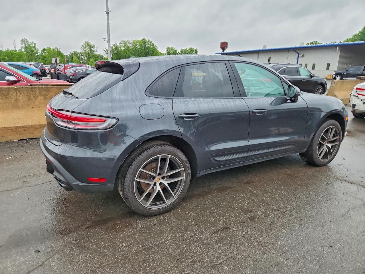 2025 PORSCHE MACAN