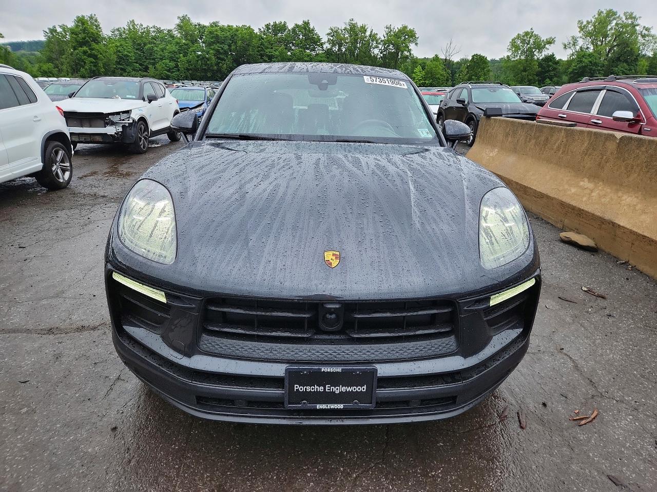 2025 PORSCHE MACAN