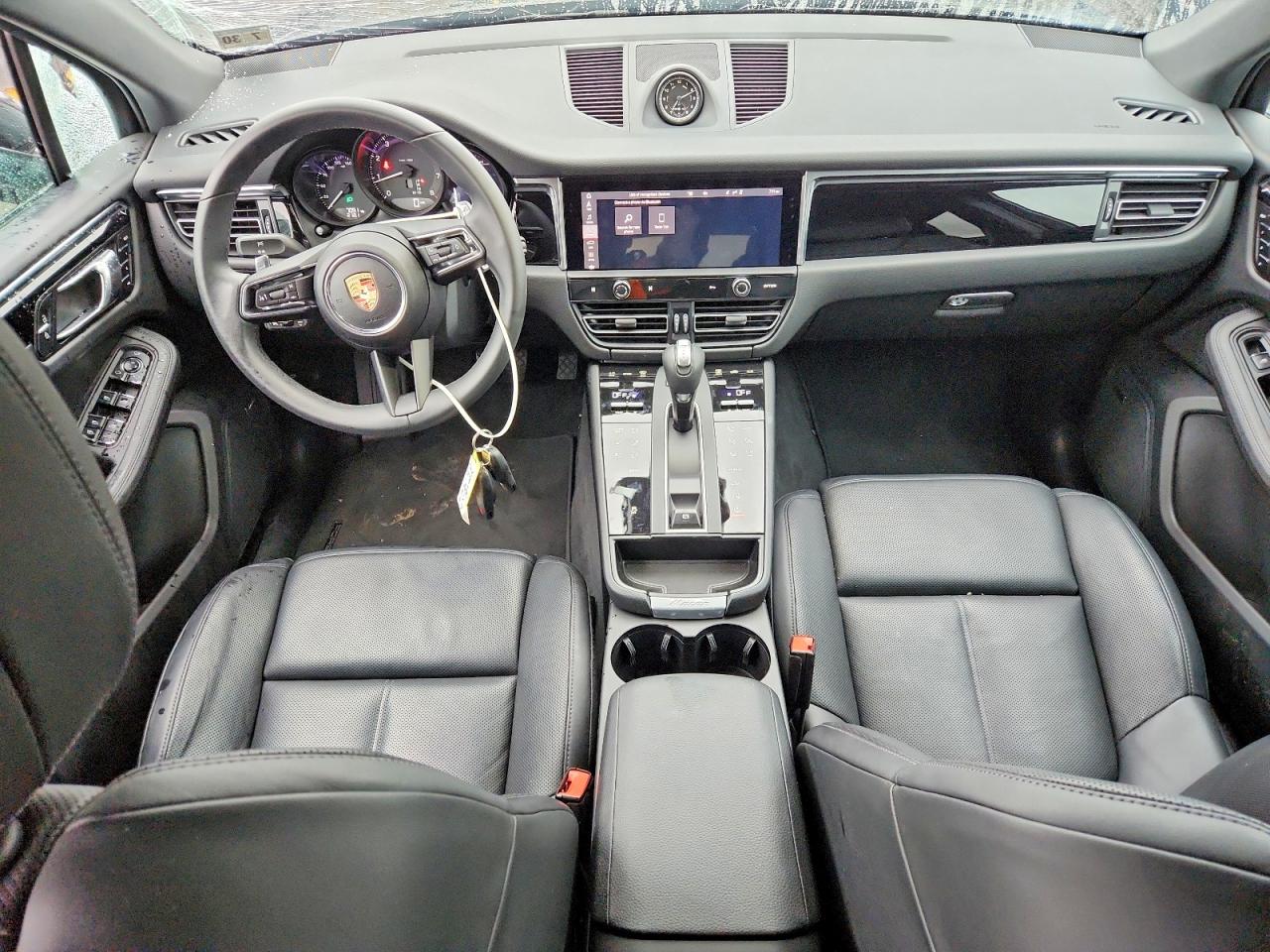 2025 PORSCHE MACAN