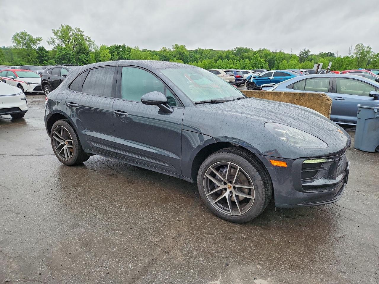 2025 PORSCHE MACAN