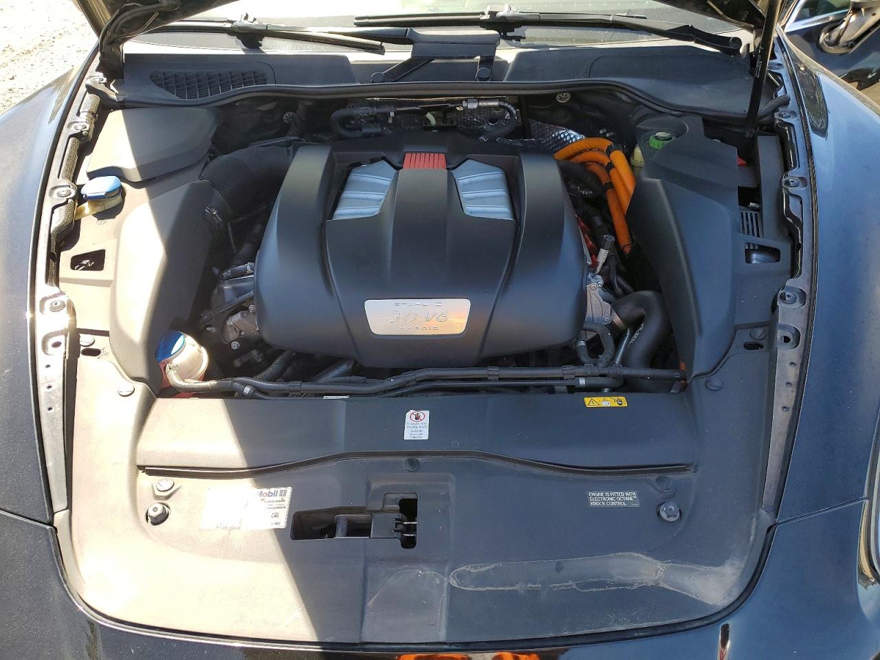 2014 PORSCHE CAYENNE