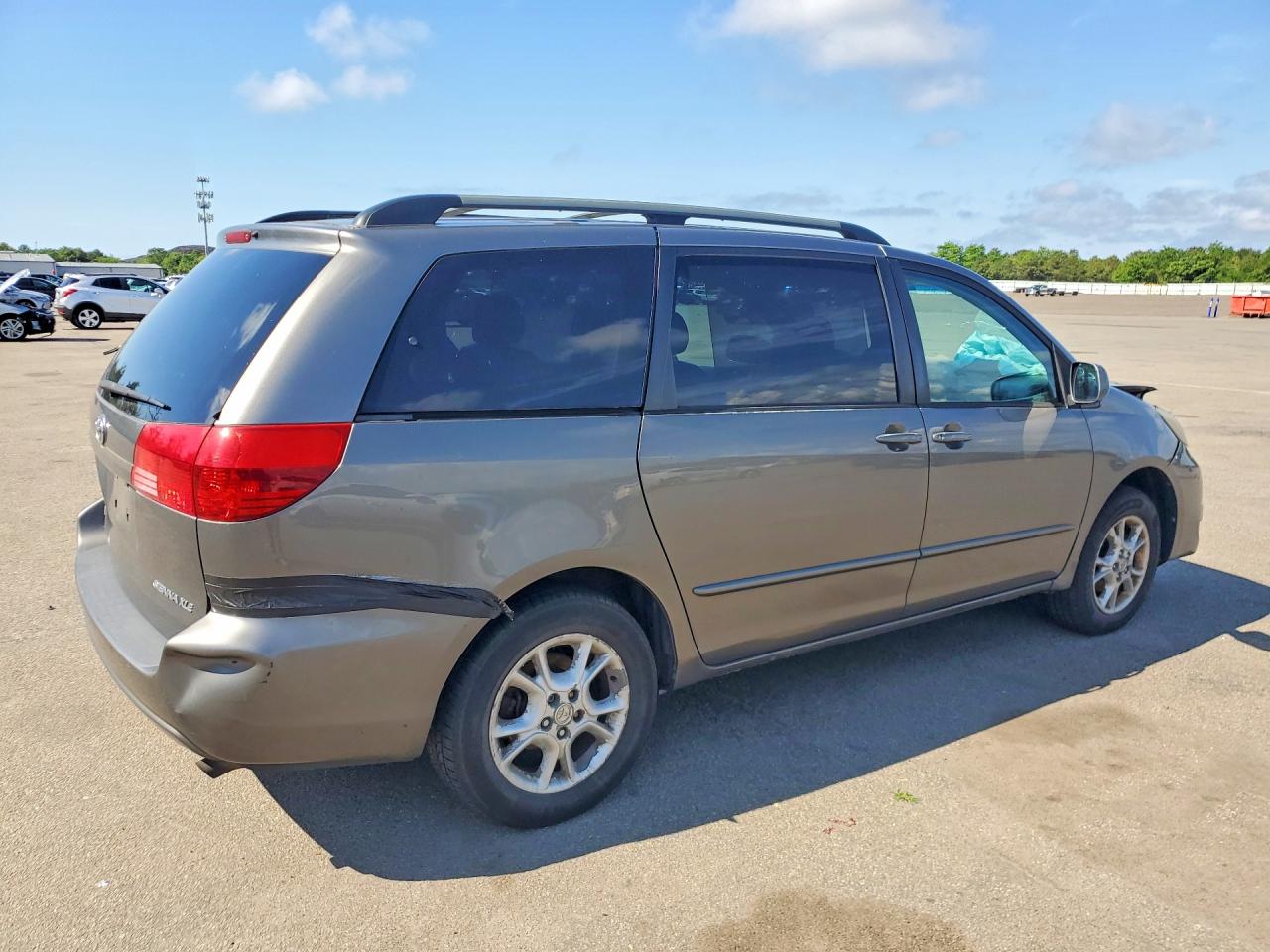 2004 TOYOTA SIENNA