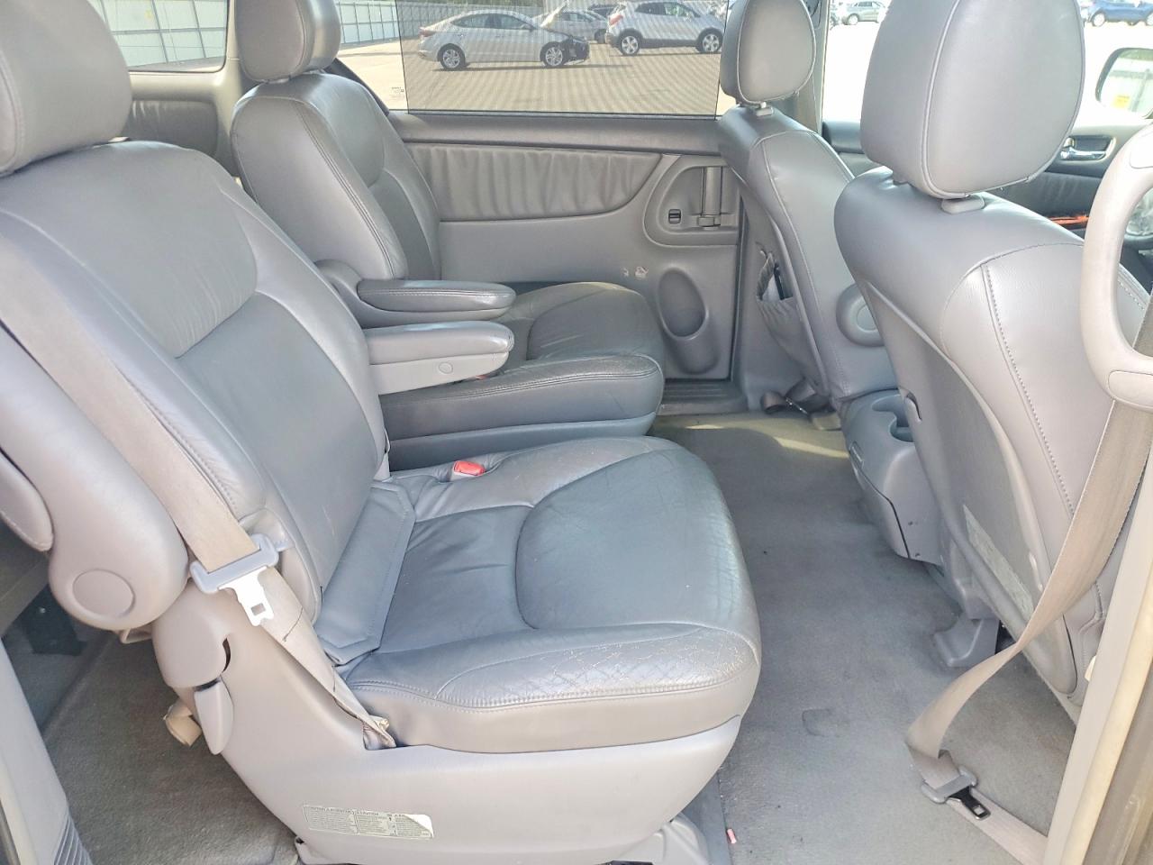 2004 TOYOTA SIENNA