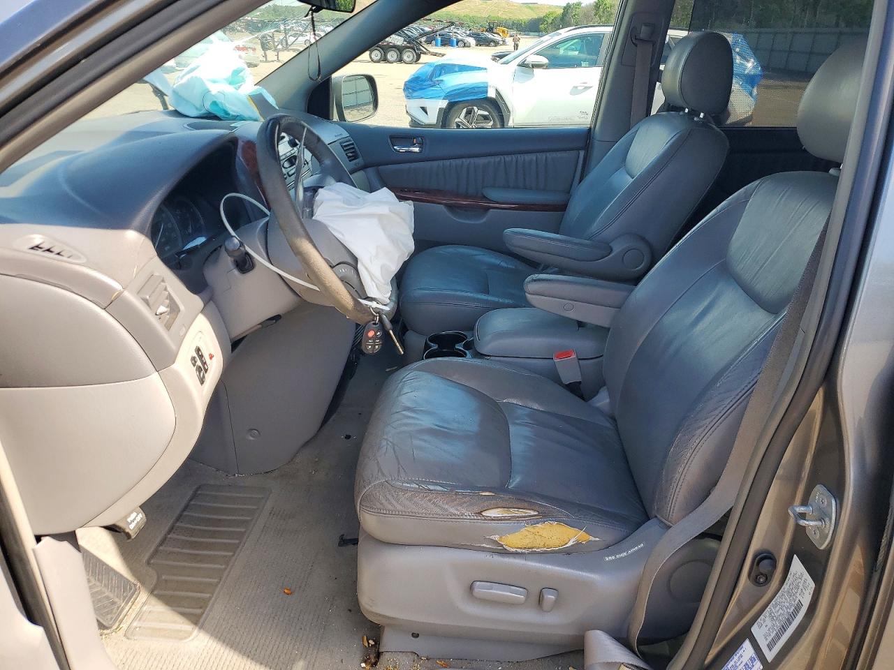 2004 TOYOTA SIENNA