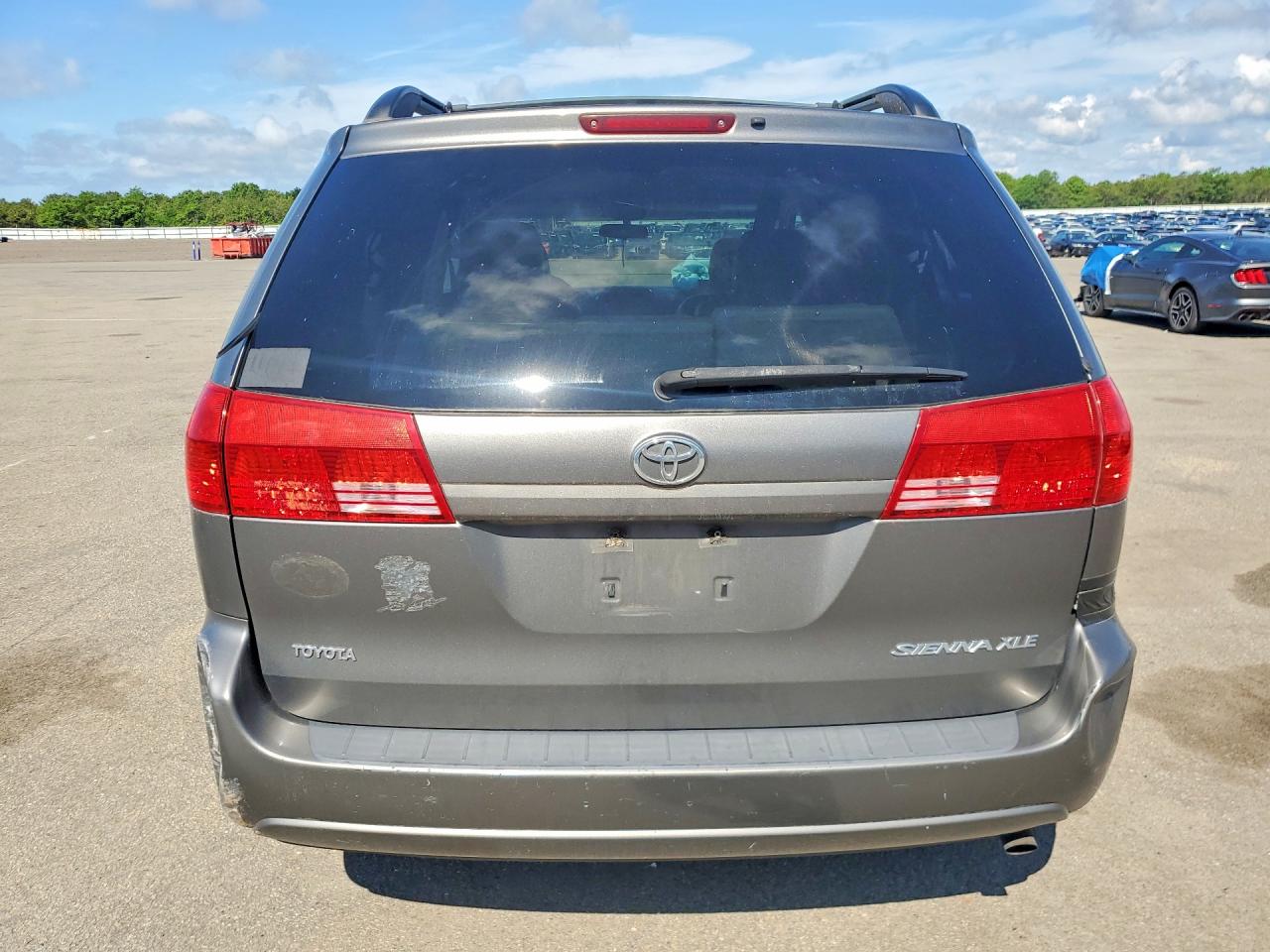 2004 TOYOTA SIENNA
