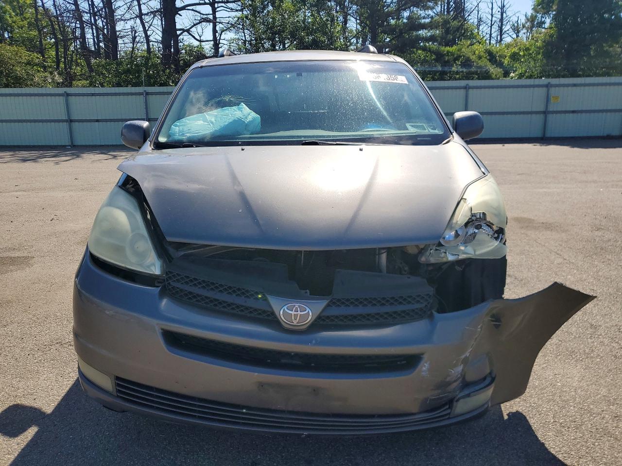 2004 TOYOTA SIENNA