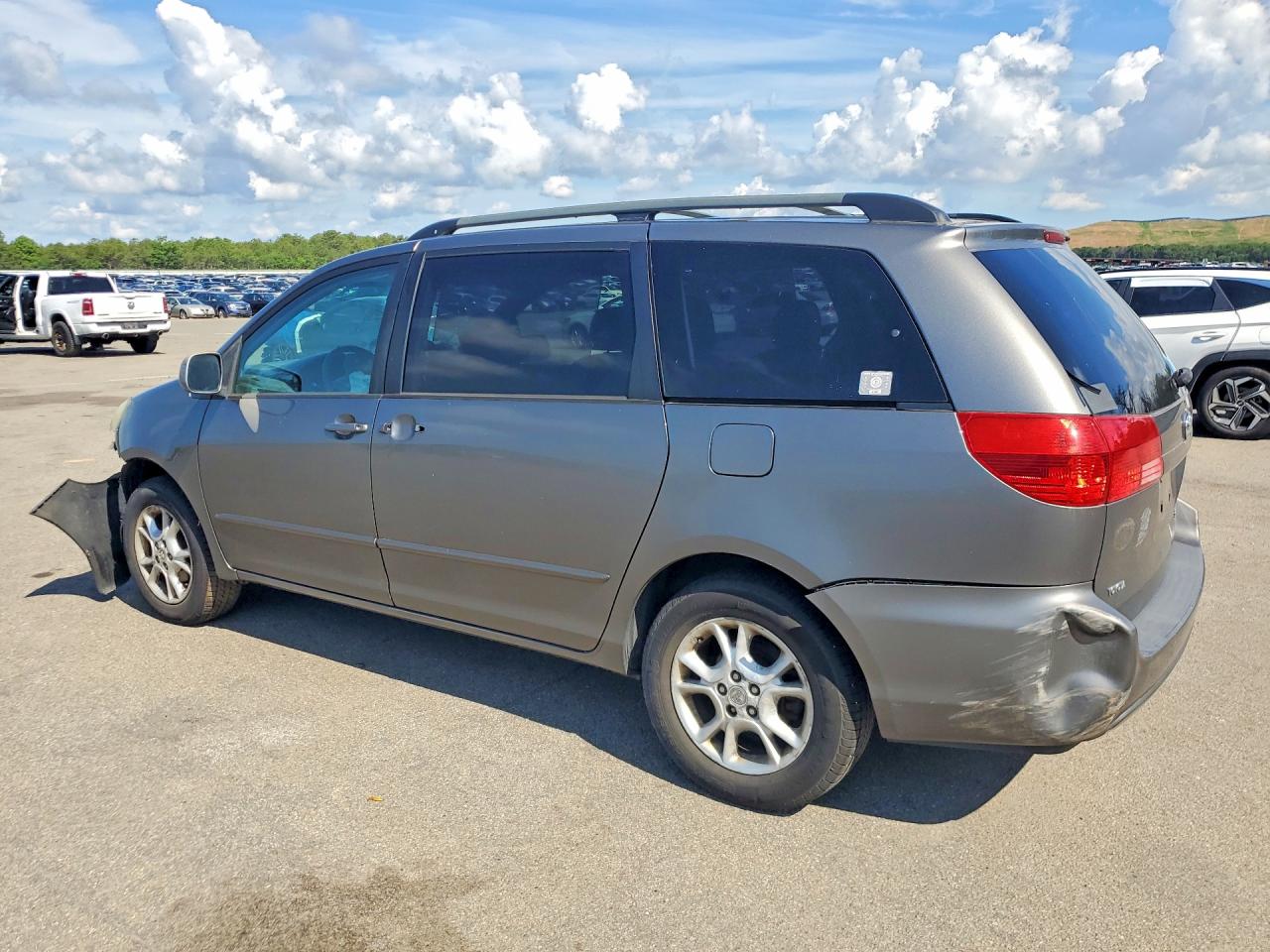 2004 TOYOTA SIENNA