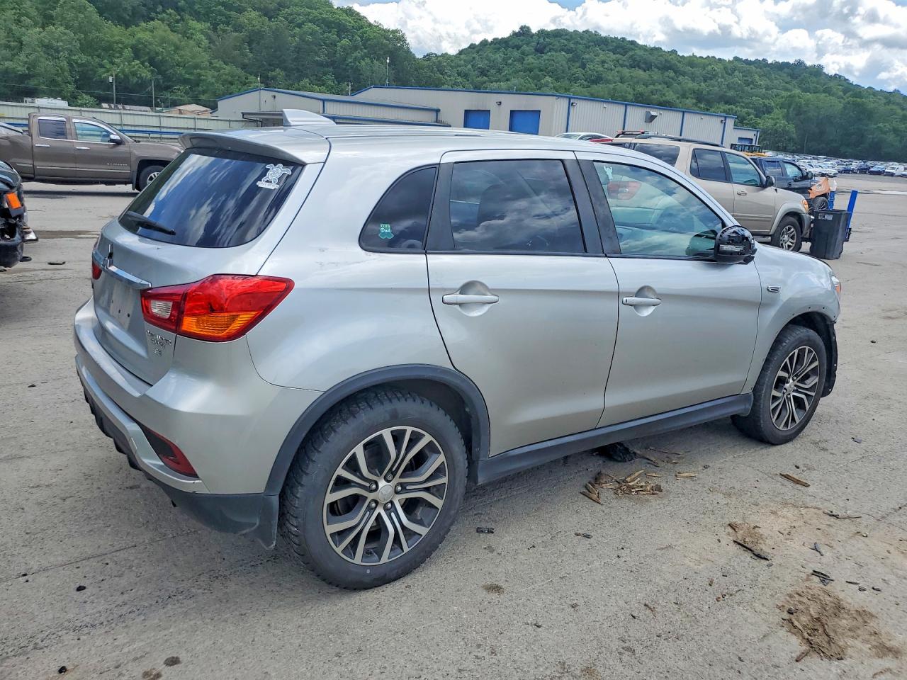 2018 MITSUBISHI OUTLANDER
