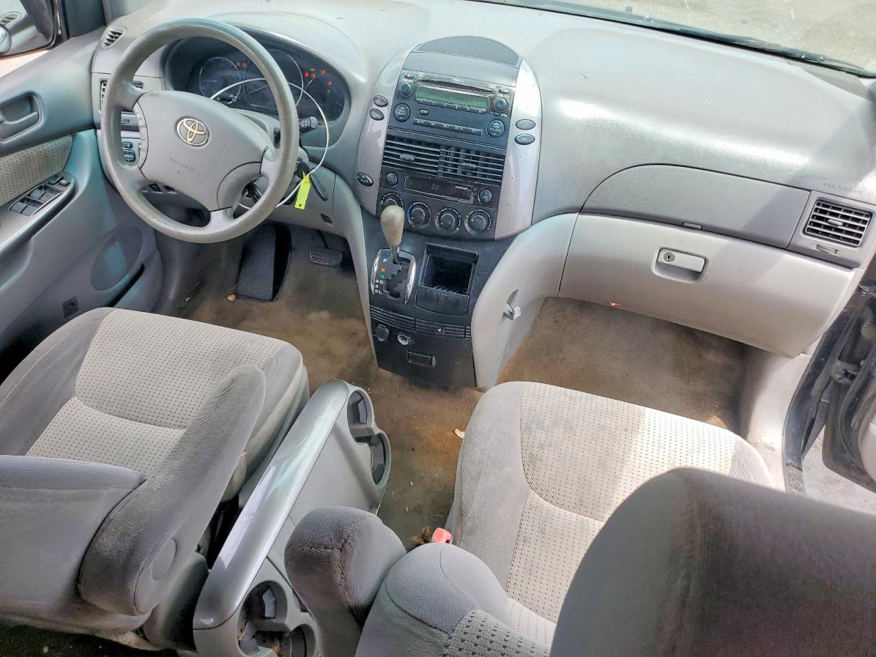 2009 TOYOTA SIENNA