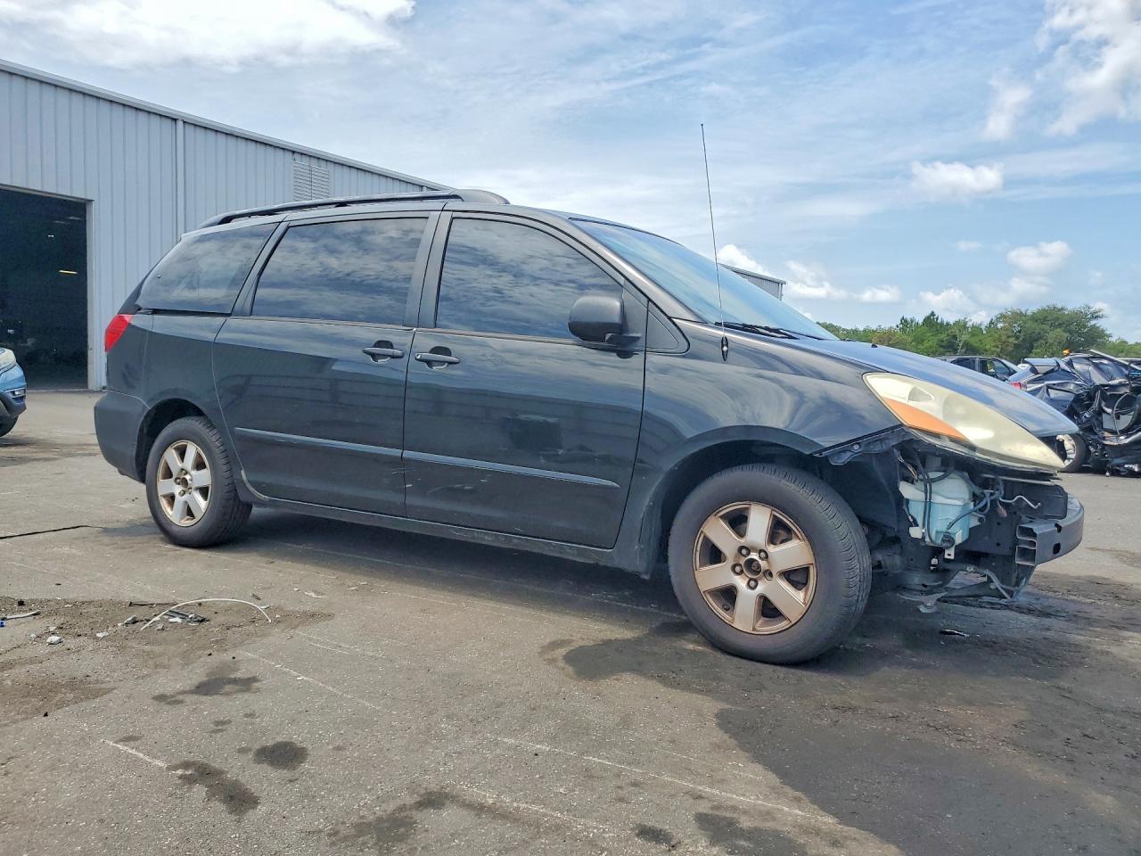 2009 TOYOTA SIENNA