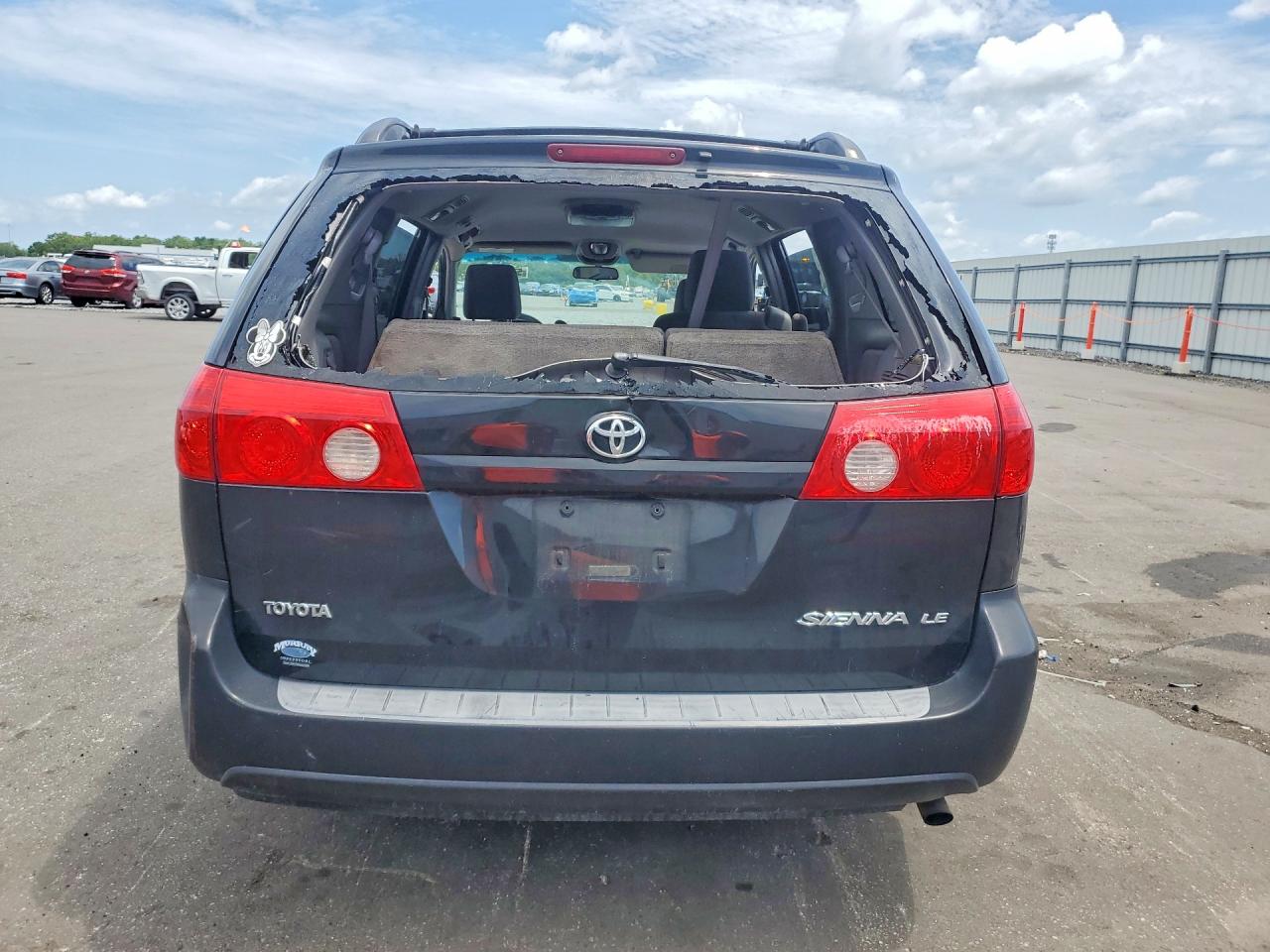 2009 TOYOTA SIENNA