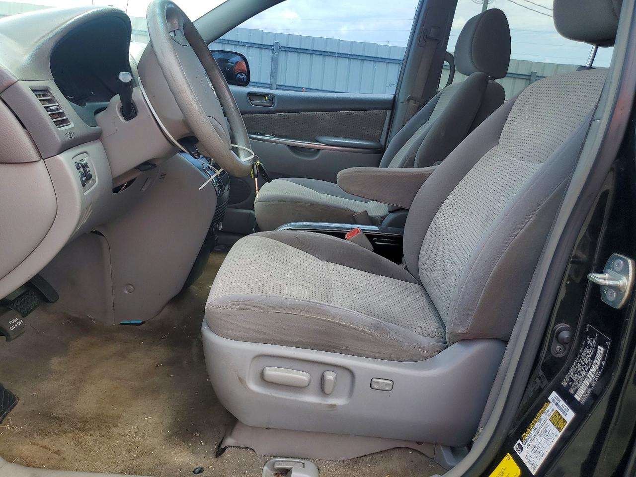 2009 TOYOTA SIENNA